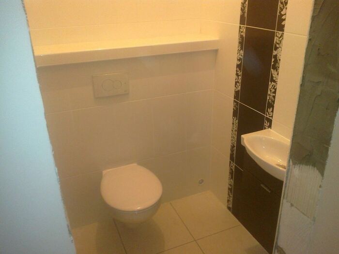 Instalace závěsného WC v koupelně